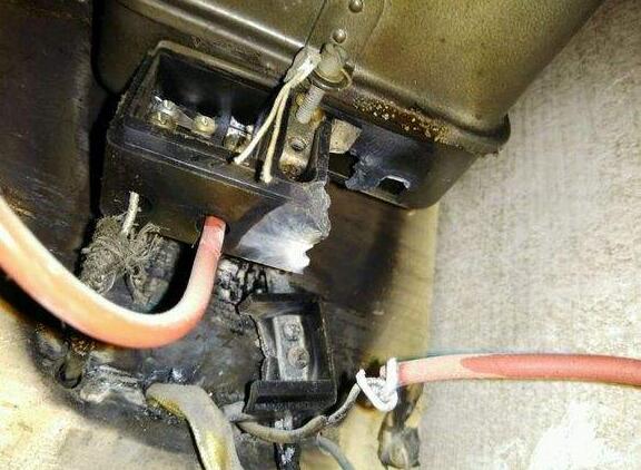 夏季用電高峰 電表超負(fù)荷運(yùn)轉(zhuǎn)  網(wǎng)紅小吃街連燒8戶(hù)電表