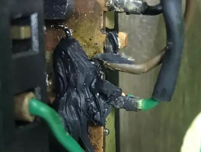 小區(qū)業(yè)主電表計(jì)量失常 偷電已被刑事拘留